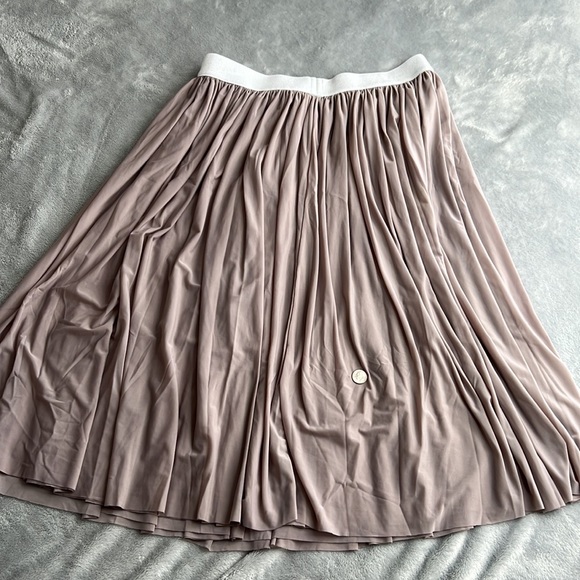 Rare Blackmilk Multi Layered Mesh Midi Skirt ~ LIMITED Size Medium - Picture 8 of 9